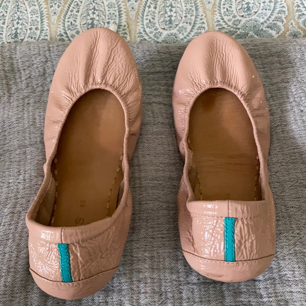 Excellent used Tieks condition. Worn twice!